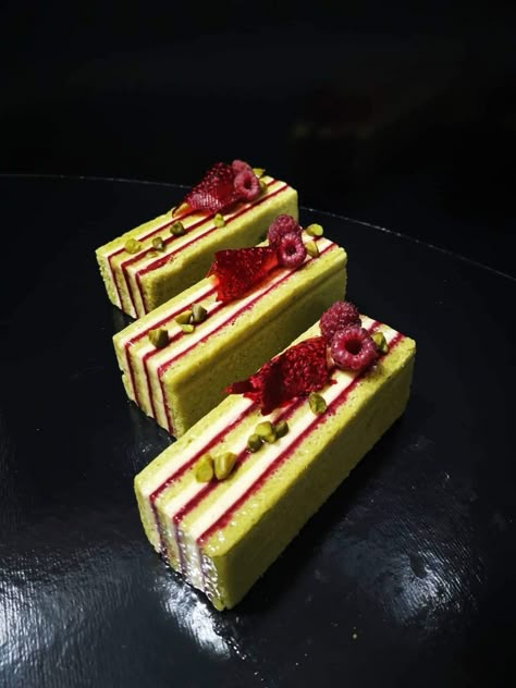 تشيز كيك بالفراولة, Fancy Desserts Recipes, Patisserie Fine, Opera Cake, Fine Dining Desserts, Dessert Presentation, Layered Desserts, Gourmet Desserts, Creative Desserts