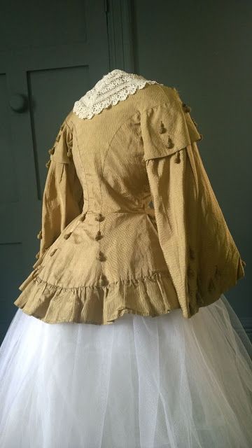 1860s Crinoline, 1850 Dress, 1860s Day Dress, Victorian Dress Gown, Victorian Details, 1880 Fashion, Gold Gowns, 1860s Dresses, Hoop Dress