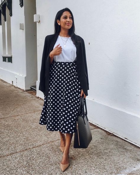 Polka Dot Midi Skirt Outfit, Midi Skirt Outfit Work, Polka Dot Skirt Outfit, Dot Skirt Outfit, Curvy Work Outfit, Office Skirt Outfit, Polka Skirt, Black Polka Dot Skirt, Summer Work Wear