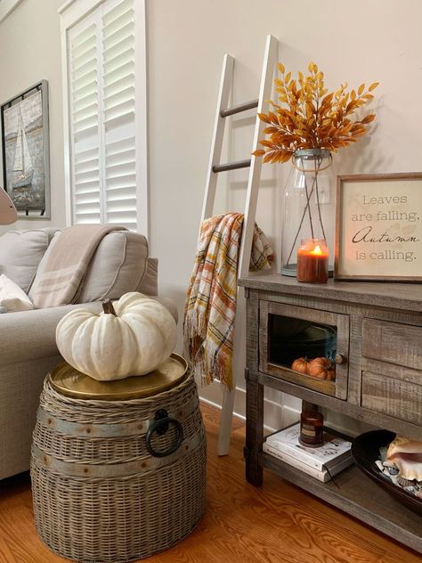 Fall Credenza Decor, Fall Home Decor Living Room, Barton Cottage, Home Decor Ideas Fall, Eucalyptus Decor, Cozy Fall Living Room, Vintage Fall Decor, Fall Fireplace, Quotes Home