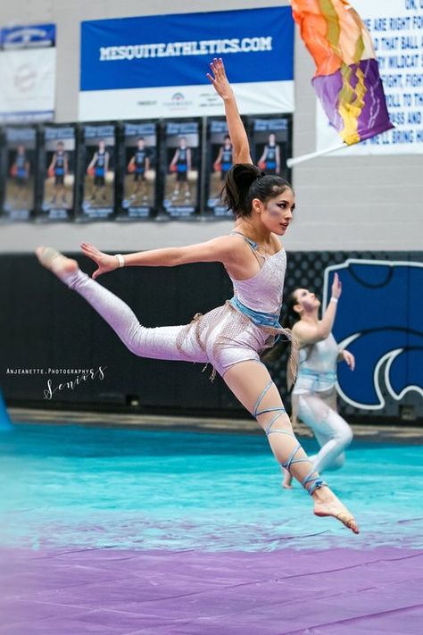 Winterguard Aesthetic, Colorguard Aesthetic Wallpaper, Color Guard Photoshoot, Colorguard Pictures, Color Guard Action Shots, Aesthetic Colorguard Pictures, Color Guard Tosses, Senior Pictures Places, Band Banners