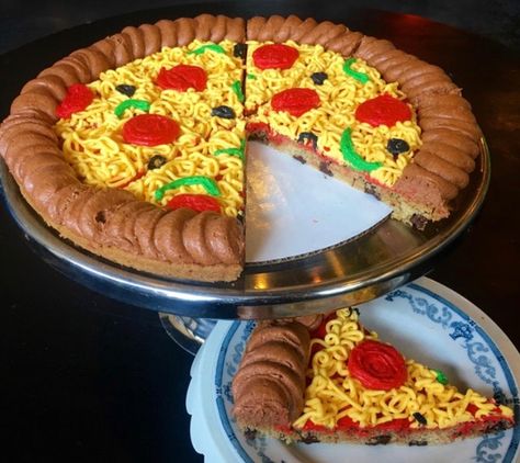 Pizza Cupcake Cake, Pizza Cookies Decorated, Pizza Cookie Cake, Pizza Birthday Cake, Pizza Cookie, Cookie Cake Designs, Cookie Cake Pie, Pizza Cake, Cookie Pizza