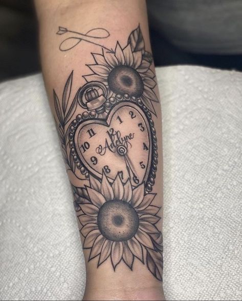 Tato Jam, Half Sleeve Tattoo Ideas, Hai Tattoo, Baby Tattoo Designs, Arm Sleeve Tattoos For Women, Cool Half Sleeve Tattoos, Sleeve Tattoo Ideas, Date Tattoos, Mom Tattoo Designs