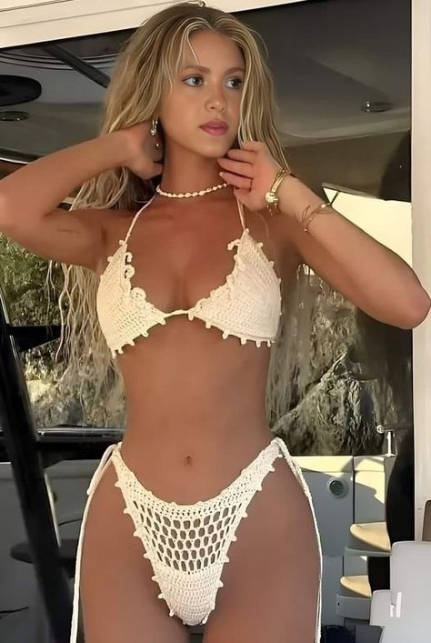 Anetta Beri, Thick Body Outfits, Bathing Suit Outfits, Crochet Bathing Suits, Bikinis Crochet, Summer Bathing Suits, Body Outfit, Picture Outfits, Cute Bikinis