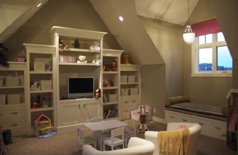 storage ideas for a bonus room and in my case Angel's bedroom Veranda Interiors, Slanted Walls, Attic Playroom, Attic Apartment, Playroom Storage, Attic Renovation, Playroom Design, Attic Spaces, Attic Remodel