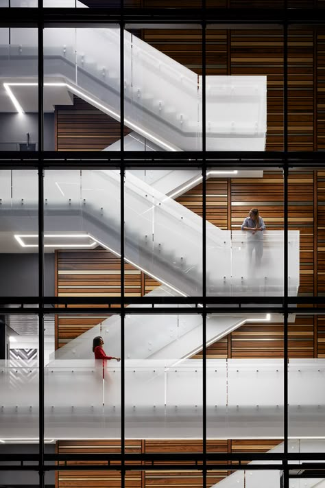 Gallery of Richardson Innovation Centre / Number TEN Architectural Group - 7 Luxury Lobby Design, Lobby Design Ideas, Luxury Lobby, Commercial Stairs, Staircase Architecture, Stair Design Architecture, Spiral Stairs Design, Loft Hotel, Concert Venues