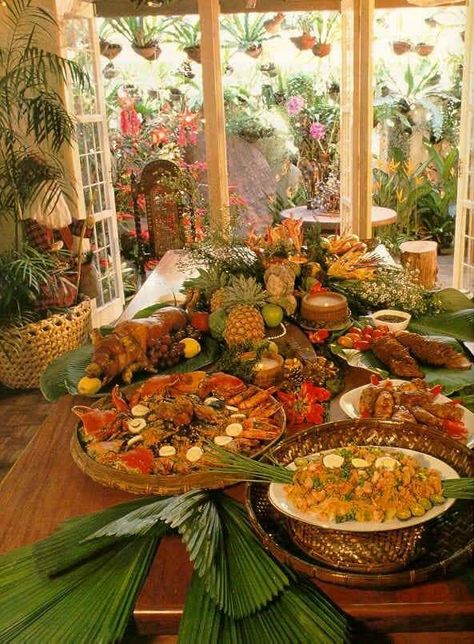 Filipino Style Wedding, Filipino Food Party Table, Filipino Thanksgiving, Filipino Food Party, Philippine Christmas, Filipino Christmas Recipes, Christmas Eve Dinner Ideas, Thanksgiving Table Settings Diy, Recipes Filipino