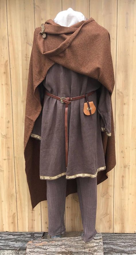 Viking Cloak~ Rusty Brown Wool Cloak~ Wool Square Cloak~ Norse Cloak~Anglo Saxon... - #Brown #Cloak #CloakAnglo #Norse #Rusty #Saxon #square #Viking #Wool Viking Cloak, Wool Cloak, Medieval Cloak, Medieval Clothes, Fair Outfits, Viking Clothing, Medieval Style, Medieval Costume, Neue Outfits