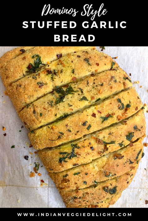 This Stuffed Cheesy Garlic Bread is a copycat version of Dominos Stuffed Garlic bread which is homemade, creamy, cheesy garlic flavored bread recipe. Stuffed Garlic Bread Recipe, Flavored Bread, Easy Garlic Bread Recipe, Easy Garlic Bread, Stuffed Garlic Bread, Cheesy Garlic Bread Recipe, Street Food India, Make Garlic Bread, Recipe Bread