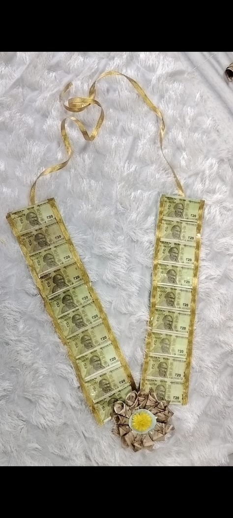 Money Garland, Money