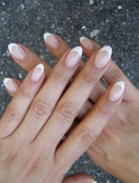 White Tips Round Nails, French Nails Oval Shape Short, Short Oval Nails With French Tip, White Tip Nails Round, Rounded White Tip Nails, Ombre French Round Nails, Rounded Bridal Nails, Short Oval White French Tip Nails, White Tips Nails Short