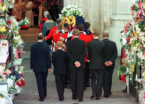 Dodi Al Fayed, Princess Diana Images, Diana Wedding Dress, Spencer Family, Diana Wedding, Charles Spencer, Princess Diana Photos, Principe Harry, Familia Real