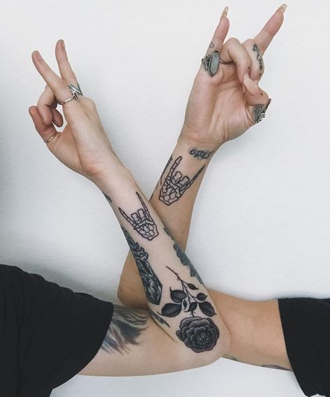 Rock And Roll Skeleton, Tattoo Male, Matching Best Friend Tattoos, Rock Tattoo, Skeleton Tattoos, Theme Tattoo, Tattoo Convention, Inspiration Tattoos, Skeleton Hand Tattoo