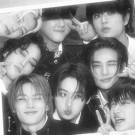 Black And White Skz Ot8, Skz Group Photo Black And White, Skz Grey Aesthetic, Skz Widgets Black, Skz Poster Black And White, Skz Cute Group Photo, Unfiltered Theme Black And White, Straykids Black And White, Black And White Kpop Icons