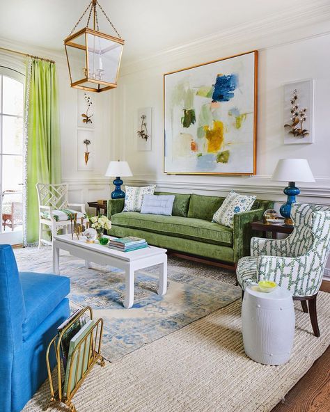 Blue And Green Decor, Blue And Green Living Room, Colorful Living Room, Grand Millennial, Green Living Room, Room Green, Green Sofa, Design Salon, Formal Living Room