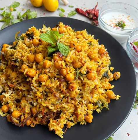 Brown Rice Chickpea Biryani Chickpea Biryani, Grits Recipes, Vegan Rice, Brown Rice Recipes, Biryani Recipe, Food Pairings, Indian Food Recipes Vegetarian, Veggie Dishes, Rice Dishes