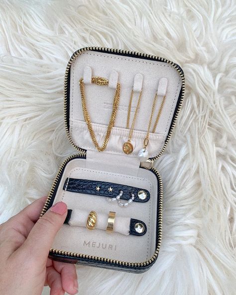 Aly Truhan on Instagram: “so when can we travel again ✨@mejuri #mejuri  . . . #jewerlyaddict #goldjewelry #staygold #jewerlybox #travelcase #postitfortheaesthetics…” Jewerly Boxes, Stay Gold, Travel Case, Us Travel, Michael Kors Jet Set, Fashion Lifestyle, Vision Board, Gold Jewelry, Prada