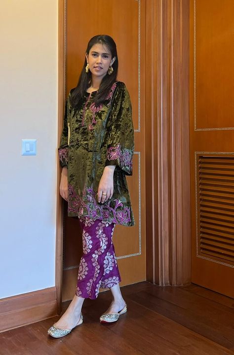 Brocade pants Velvet tunic Velvet With Brocade Pants, Velvet Kurta With Brocade Pants, Velvet And Brocade Suits, Velvet Suit With Brocade Pants, Brocade Suit Designs With Pants, Velvet Cord Set Outfit, Latest Suit Designs Indian, Brocade Pants Outfit, Velvet Coord Sets