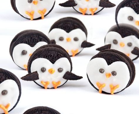 ❤️ Decorated Oreos, Penguin Cookies, Penguin Cakes, Penguin Birthday, Chocolate Oreo, Cute Snacks, Japanese Candy, Snacks Für Party, Christmas Snacks