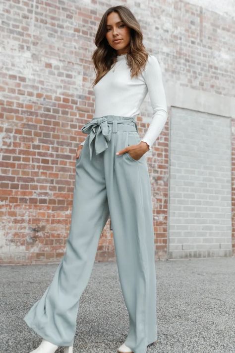 Spring Business Casual Outfits, Spring Business Casual, Chic Business Casual, Traje Casual, Elegante Casual, Dresses By Length, Wide Leg Pant, Pantalon Large, Professional Outfits