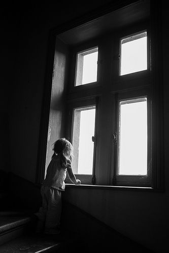 "the most beautiful trips are made through the window" Looking Through Window, People Through Windows, Through The Window Photography, Through A Window Photography, Girl Looking Out Window, Window Photography, Alone Photography, Hero Poster, Abstract Pictures