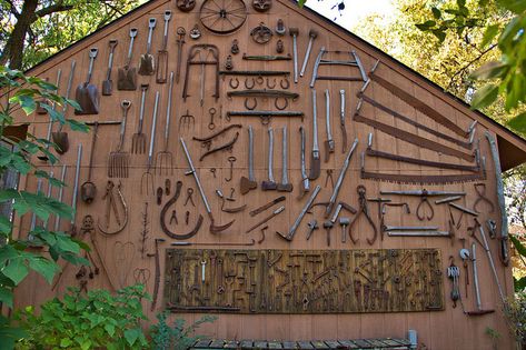 Display of antique forestry and farming tools by Larry Senalik, via Flickr Antique Farm Equipment Decor, Vintage Farm Equipment Decor, Vintage Tool Display, Antique Tools Display, Antique Farm Equipment, Tool Display, Farming Tools, Antique Hand Tools, Shed Decor