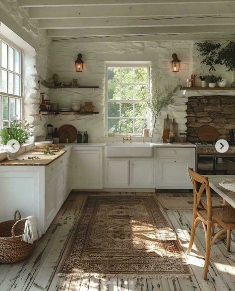 Old Southern Homes, Southern Home Interior, Cottage Interior, Casa Vintage, Farmhouse Kitchen Design, Rustic Farmhouse Kitchen, Cottage Kitchens, Boho Interiors, Shabby Chic Farmhouse