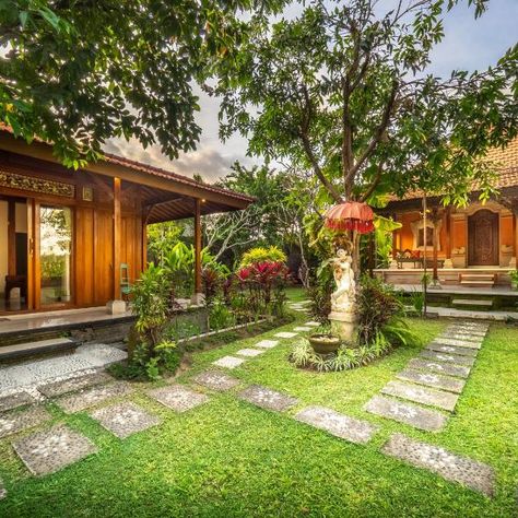 Tiis Garden Puri Villas enjoys a location in Gianyar, 7.2 miles from Ubung Bus Station and 8 miles from Udayana University. Providing a garden, the property is located within 6.8 miles of Bali Museum. Free Wifi is available throughout the property, and Tegenungan Waterfall is 5.1 miles away. A terrace with garden view, a cable flat-screen TV, and air conditioning are provided in some units. At the villa complex, each unit is equipped with a private bathroom. The area is popular for cycling, and Udayana University, Tegenungan Waterfall, House Loft, Mini Bars, Immaculate Conception, Private Bathroom, Bus Station, Screen Tv, Town Hall