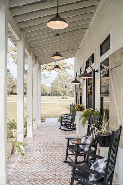 Rustic Homestead, Future Farmhouse, Summer Front Porch Decor, Farmhouse Trends, Backyard Dreams, Summer Front Porches, Rustic Porch, Farm Living, American Farmhouse