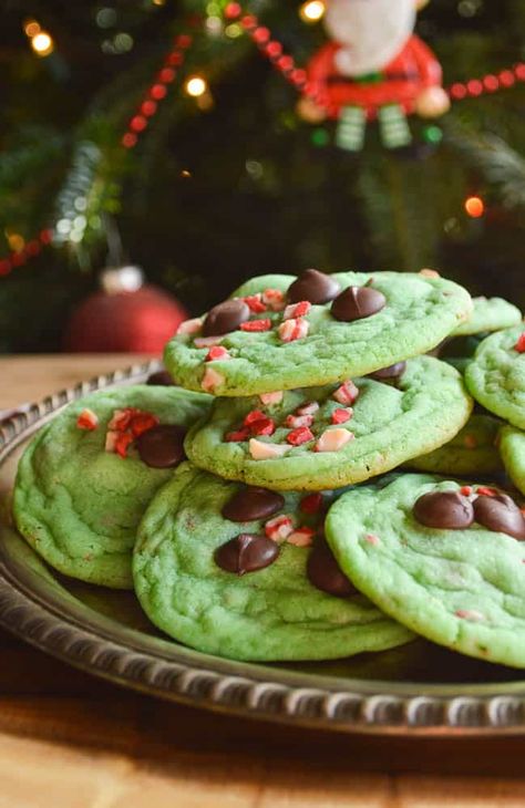 The Grinch Stole Christmas Cookies - Sugar Dish Me Green Grinch Cookies, Snowball Grinch Cookies, Grinch Mint Cookies, Christmas Cookies Grinch, Grinch Chocolate, Grinch Cake Box Cookies, Santa Cookie Recipe, Grinch Cookies Andes Mint, Green Cookies