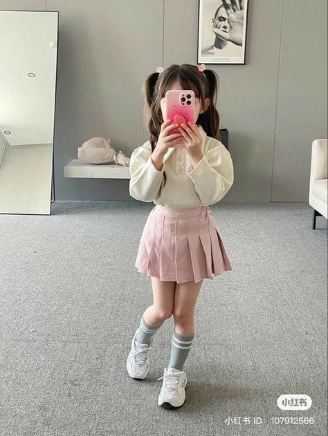 #FashionInspiration #StyleGoals #TrendyLooks #FashionistaFaves #OOTD Kids Ootd, Foto Baby, Kids Outfits Girls, Stylish Kids, Fashion 2024, Girls Fashion Clothes, Toddler Girl Outfits