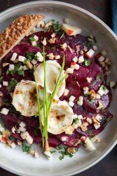 Beetroot Carpaccio, Pudding Chia, Baked Goat Cheese, Salads For A Crowd, Diner Recept, Vegan Mac And Cheese, Cuisine Recipes, Idee Pasto Sano, Potatoe Salad Recipe