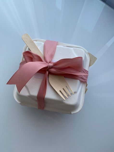 Bento Cake Packaging Ideas, Bento Cake Box Packaging, Bento Cake Packaging, Mini Cake Packaging Ideas, Mini Box Cake, Lunch Box Cake, Lunchbox Cake, Modern Birthday Cakes, Bakery Shop Design