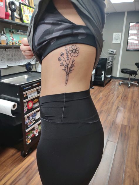 Long Rib Tattoo, Bouquet Rib Tattoo, Rib Cage Flower Tattoo, Floral Rib Tattoo, Rib Tattoos For Women, Basic Tattoos, Bouquet Tattoo, Tasteful Tattoos, Side Tattoos