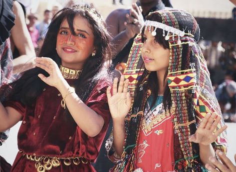 Yemeni Culture, Yemeni Clothes, Yemeni People, South Yemen, Arab Dress, Middle Eastern Culture, Culture Day, Indian Bride Outfits, Arab Culture