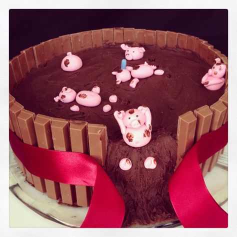 Chocolate Lovers Cake, Piggy Cake, Kitkat Cake, Kit Kat Cake, Pig Birthday Cakes, Cake Kit, Pig Cake, Mud Cake, Cute Desserts