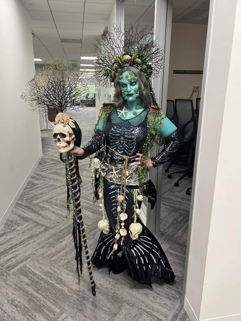 Diy Sea Witch Costume, Evil Mermaid Costume Diy, Skeleton Mermaid Costume, Mermaid Witch Costume, Dark Sea Siren Costume, Sea Hag Costume, Sea Costume Diy, Pirate Mermaid Costume, Amphitrite Costume