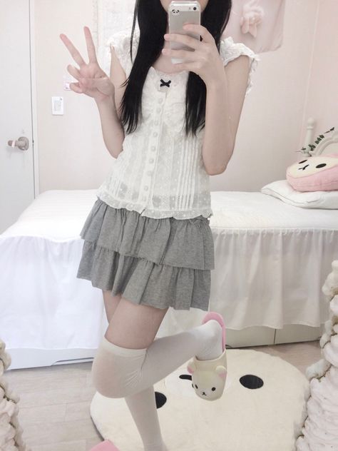 Kawaii Clothes Summer, Shoujo Girl Outfit Jeans, Shojo Aesthetic Outfits, Shoujo Girl Outfit Summer, Sweet Outfits Girly, Shojo Girl Outfit, Doll Aesthetic Outfits, Shoujo Girl Outfit, Kawaii Summer Outfits