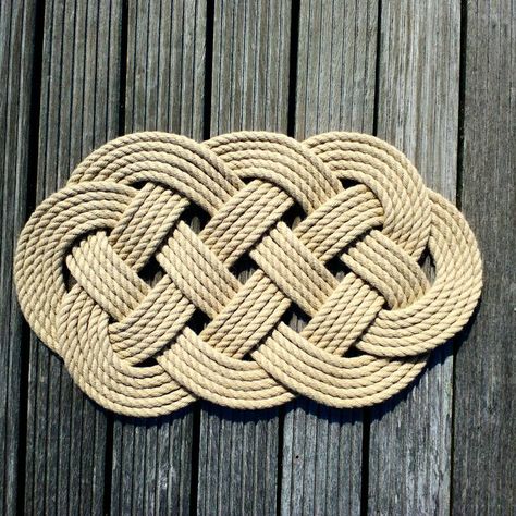 Celtic Decor, Strand Decor, Rope Mat, Bathroom Rustic, Knot Rope, Deco Marine, Celtic Weave, Doors And Floors, Coastal Beach Decor