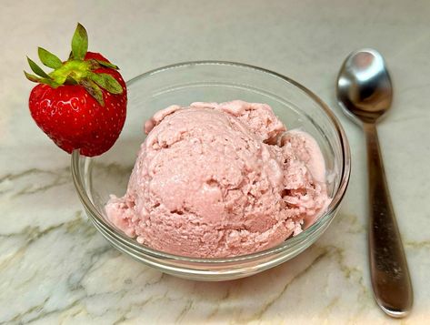 Ricotta Cheese Ice Cream, Ricotta Ice Cream, Strawberry Ricotta, Strawberry Sorbet Recipe, Cheesecake Ice Cream Recipe, Strawberry Health Benefits, Brown Sugar Pork Chops, 30seconds Food, Vanilla Extract Recipe