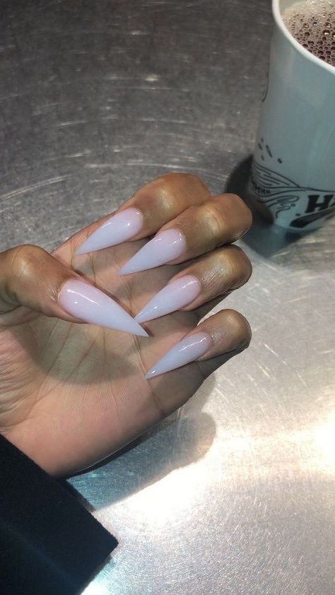 Steletoes Nails, Medium Stilleto Nails, Nails Ideas Stiletto, Cute Stiletto Nails, Claws Nails, White Stiletto Nails, Bright Summer Acrylic Nails, Nails Grunge, Long Stiletto Nails