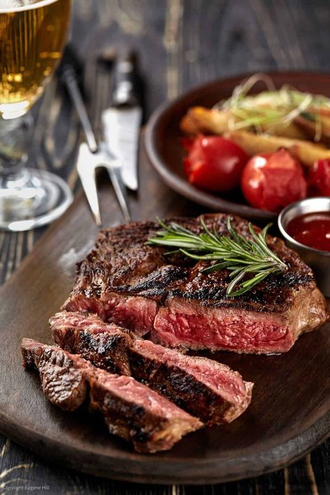 Mis-Steaks: 6 Mistakes To Avoid When Cooking a Steak Beef Steak Aesthetic, Steak Aesthetic, Bulgogi Beef, Party Dishes, Juicy Steak, Grass Fed Beef, How To Cook Steak, Beef Steak, Steak Recipes