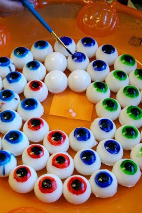 20 Easy Halloween Jello Shots Ideas — Recipes for Halloween Jelly Shot Ideas Holiday Jello, Alcohol Jello Shots, Holiday Jello Shots, Spooky Party Ideas, Candy Corn Jello Shots, Halloween Jelly, Halloween Alcohol, Fun Halloween Recipes, Best Jello Shots