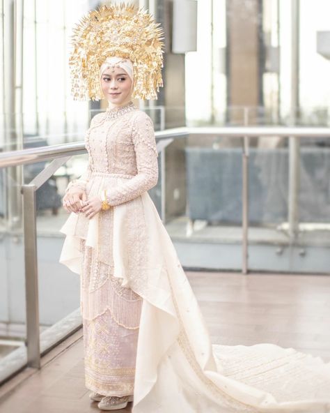 Javanese Wedding, Nikah Dress, Kebaya Muslim, Wedding Muslim, Bride Photoshoot, Clothing Guide, Wedding Prep, Padang, Korea Fashion