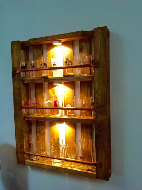 Pallet pint glass display case Diy Display Case, Shelves Lighting, Beer Display, Glass Display Shelves, Glass Wall Shelves, Beer Wall, Glass Display Case, Diy Display, Pallet Decor