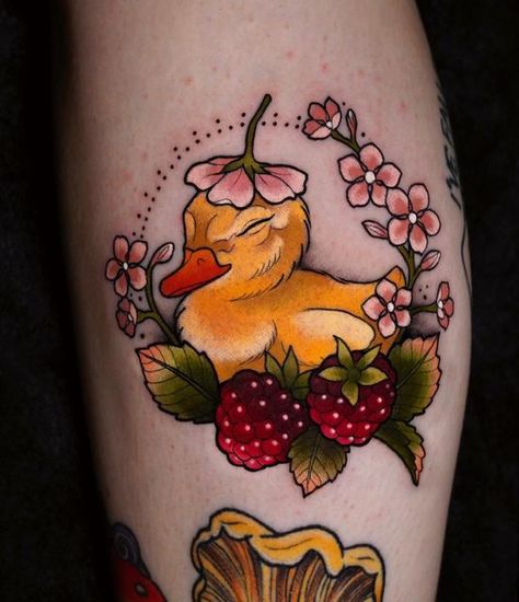 Neo Traditional Duck Tattoo, Duck With Flower Hat Tattoo, Cute Neotraditional Tattoo, Neo Trad Animal Tattoo, Feminine Neotraditional Tattoo, Traditional Tattoos Cute, Animal Tattoo Traditional, Neo Tattoo Traditional, Neotraditional Animal Tattoo