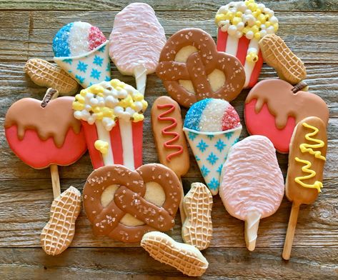 Carnival Birthday Party Cookies, Carnival Cookies Decorated, Carnival Food Ideas Party, Carnival Decorations Diy, Diy Carnival Decorations, Carnival Cookies, Carnival Eats, Carnival Treats, Carnival Birthday Theme