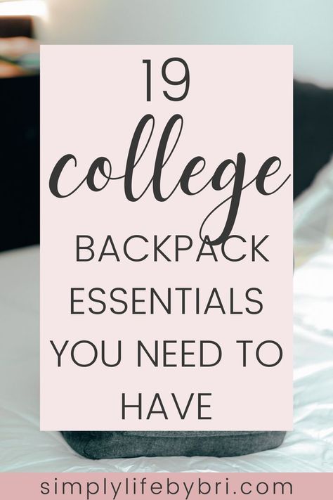 Organize your bag with all the best backpack essentials for college! Plus, check out my favorite backpacks for high school and college. College student hacks. Studying in college. College Essentials Supplies, College Essentials List, Studying In College, Backpacks For High School, College Backpack Essentials, College Study Tips, Backpacks For College, Best Backpacks For College, Essentials For College