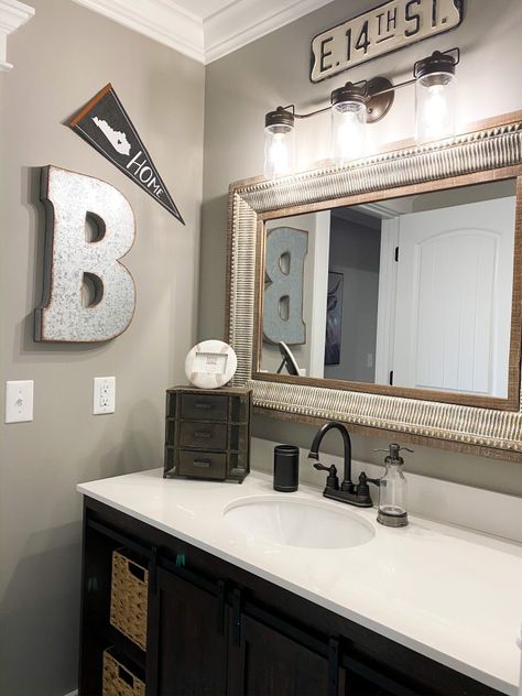 Boy Bathroom Ideas Kid, Mans Bathroom Decor Ideas, Manly Bathroom Ideas, Mens Bathroom Ideas Decor, Teen Boys Bathroom Ideas, Guys Bathroom Ideas, Boys Bathroom Ideas Kid, Men Bathroom Decor