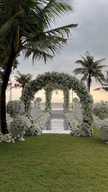 Summer Wedding Elegant, Marriage Destinations, Weeding Decoration Outdoor Ceremony, Wedding Walkway Ideas, Wedding Setup, Dream Wedding Reception, Dream Beach Wedding, Wedding Entrance Decor, Dream Wedding Decorations